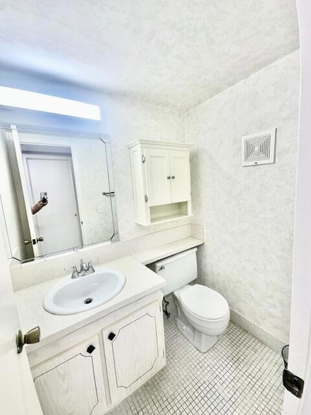 Building Photo - 368 Mansfield I