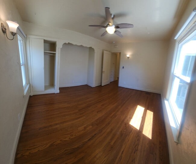 Building Photo - 7 Bedroom 3 bath home close to POLY!!!!