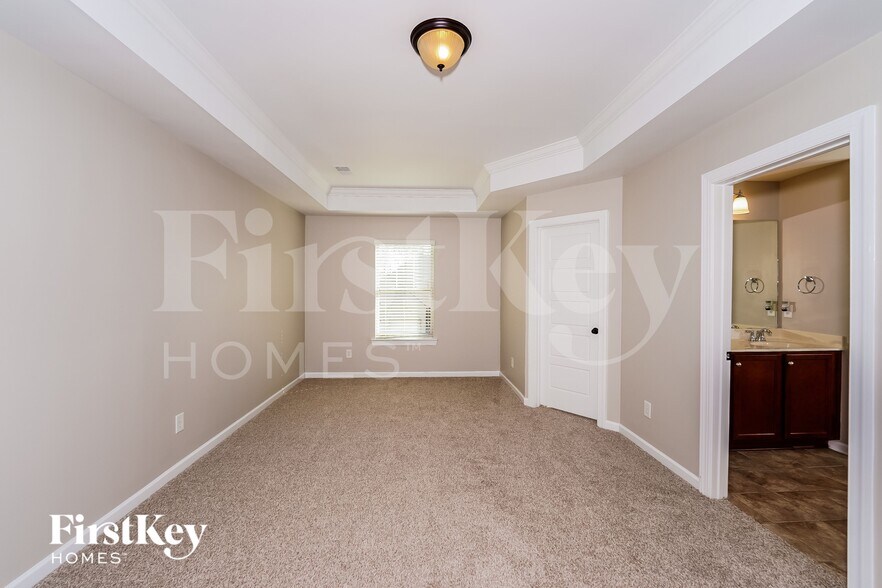 Building Photo - 506 Blackberry Glenn