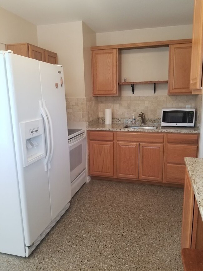 Building Photo - Charm + Plenty of Storage Space-Make this Temple Terrace House A Home!