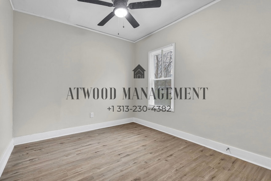 Building Photo - This beautifully updated 3-bedroom, 1-bath single-family home is ready for move-in!