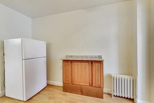 Building Photo - 137 R St NE