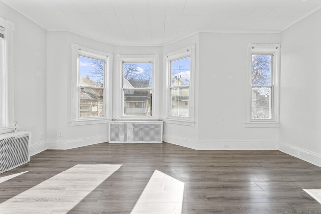 Building Photo - 394 Gregory St