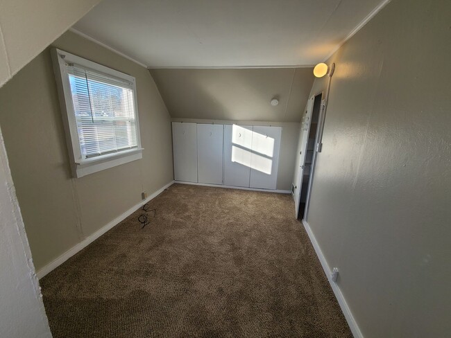 Building Photo - 2 Bedroom Home in Normal
