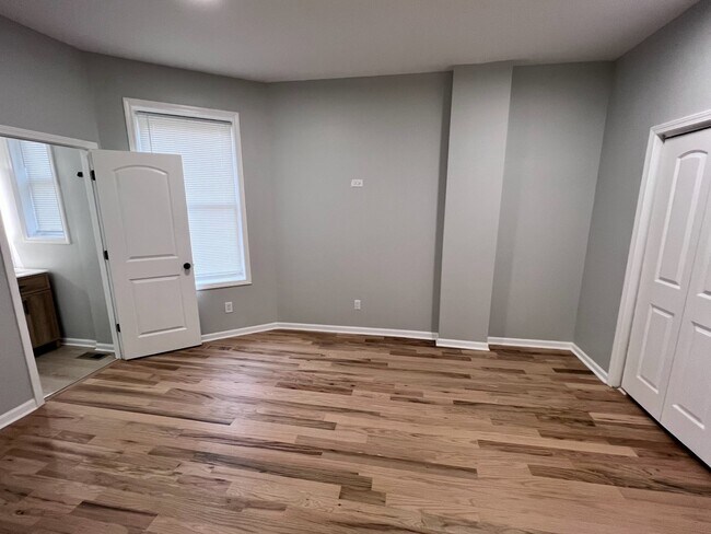 Building Photo - 1024 N Monticello Ave