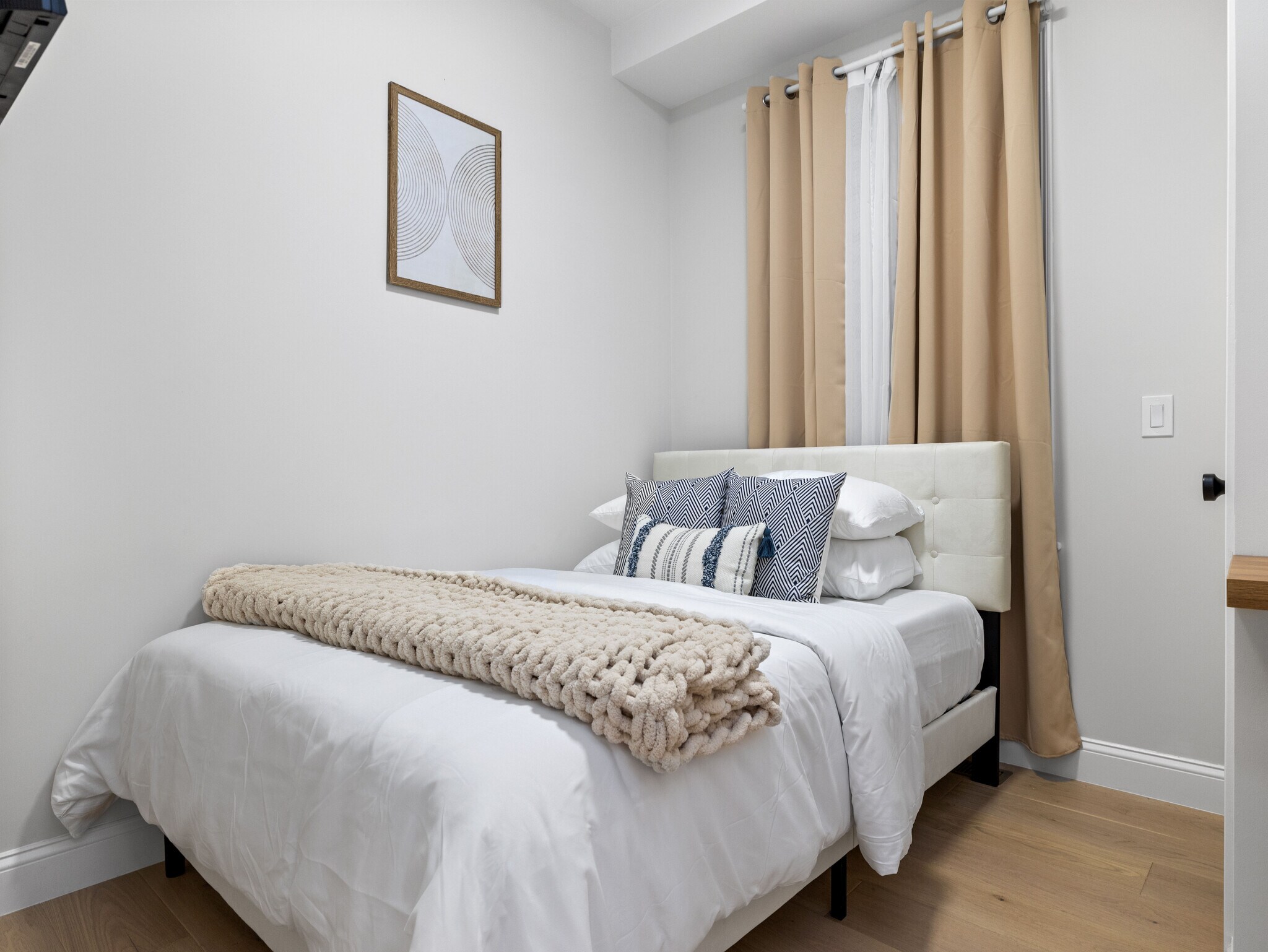 Building Photo - 566 Dorchester Ave