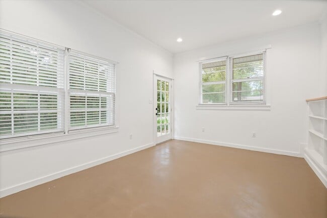 Building Photo - Charming Cottage-Style Home in the Heart of Fairhope, Alabama