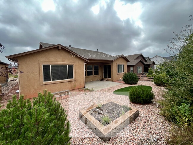 Building Photo - 5948 Revelstoke Dr