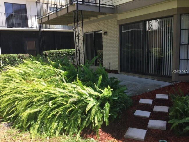 Building Photo - 5999 Village Cir N