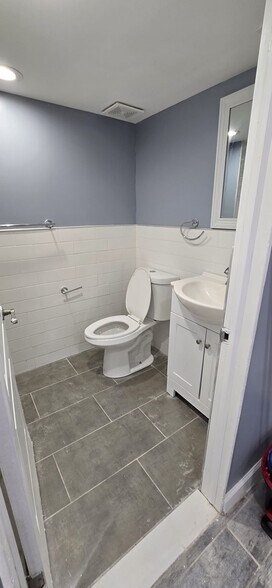Full Bath w/shower - 13177 228th St