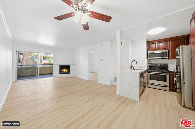 Building Photo - 5530 Owensmouth Ave