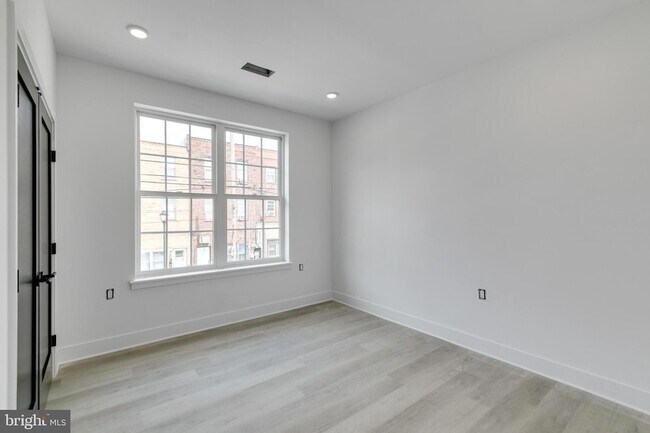 Building Photo - 3045 Richmond St