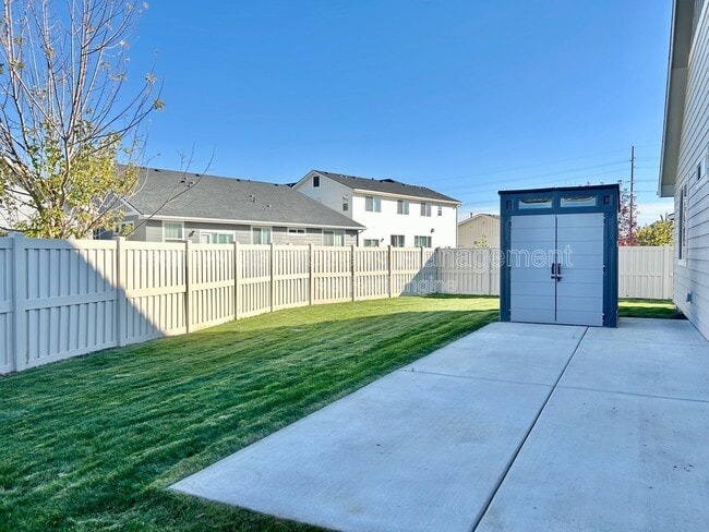 Building Photo - 2090 N Banjo Ct