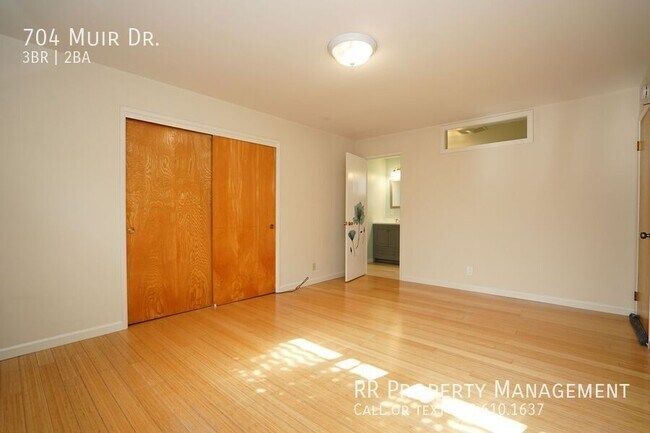 Building Photo - 704 Muir Dr