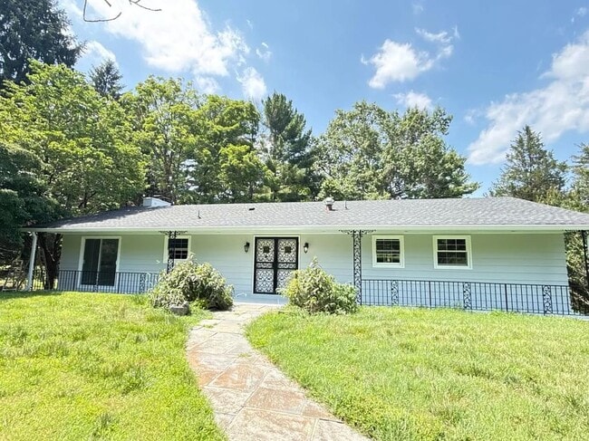 Building Photo - 1260 Kenmore Dr