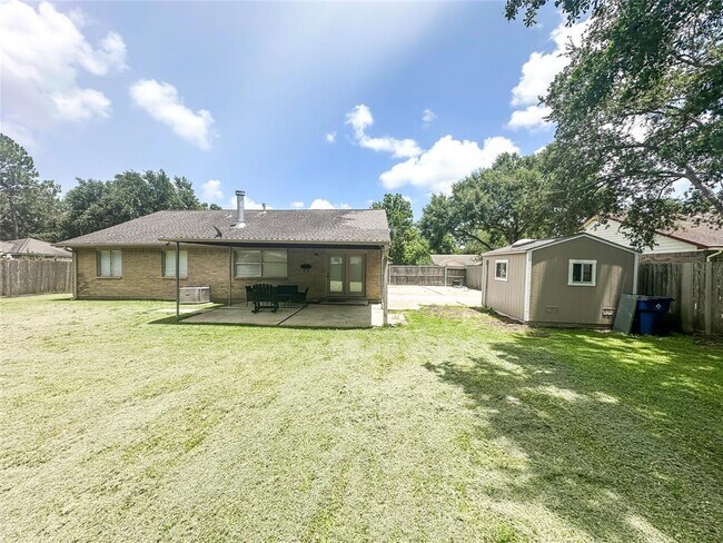 Building Photo - 1007 Killarney Ave