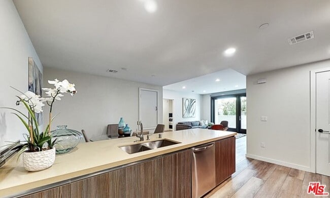 Building Photo - 1070 S Bedford St