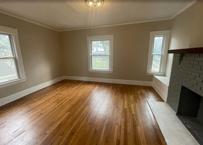 Building Photo - 3235-3257 Oak Rd