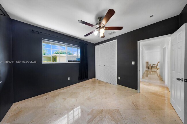 Building Photo - 1700 N Treasure Dr