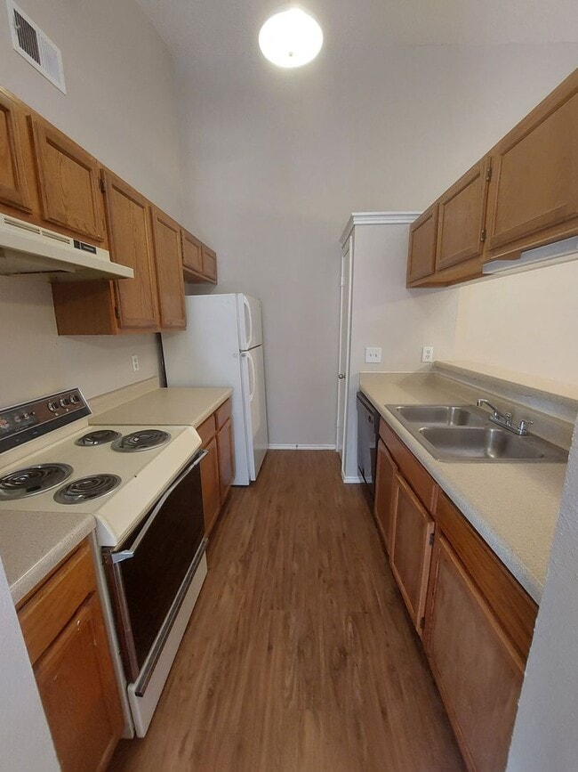 Building Photo - Northwest Crossing~2 Bedroom 2 Bath Single...