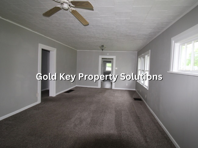 Building Photo - 2 Bedroom 1 Bath Home W/ Large Front Porch...