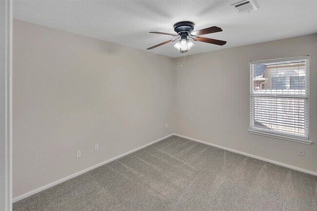 Building Photo - 3030 Hemingway Dr