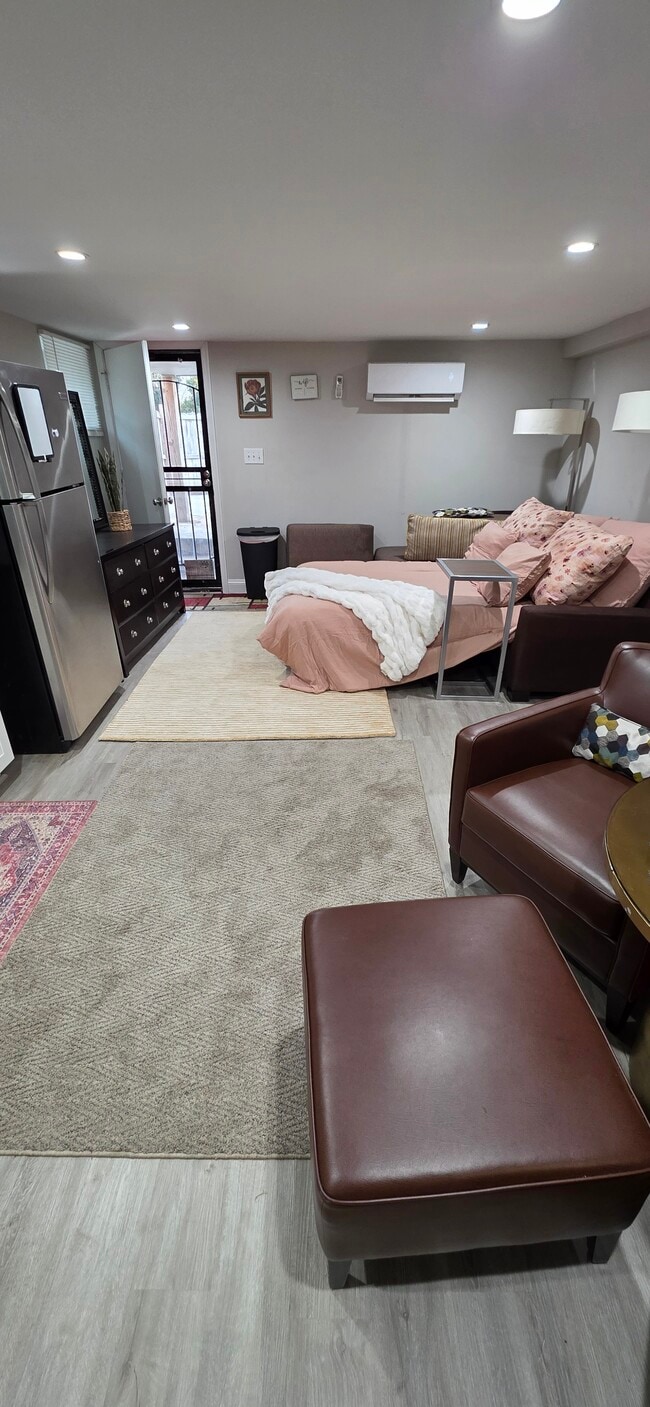 Building Photo - 2300 Garrett Ave