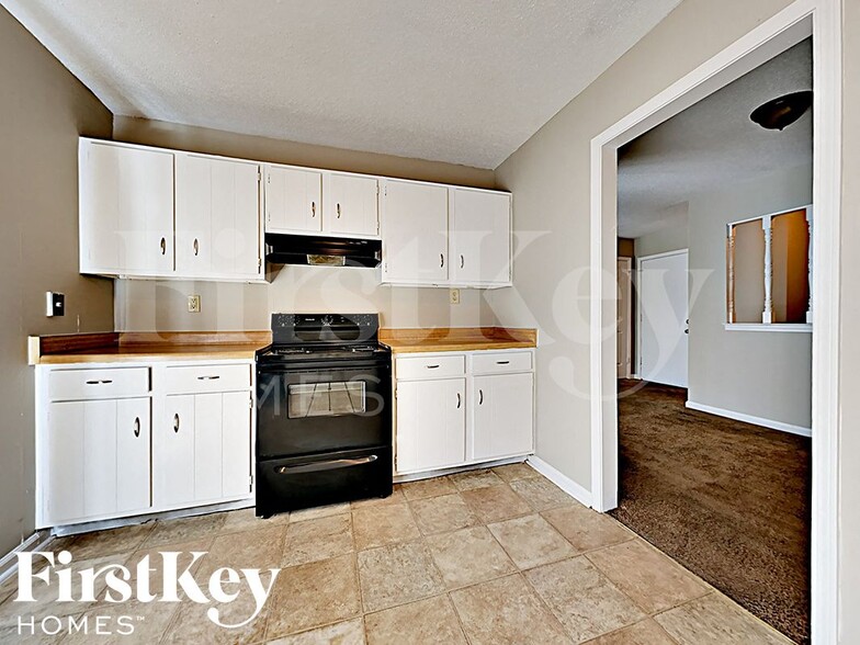 Building Photo - 6773 Rockbrook Dr