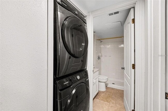 Building Photo - 5567 Sea Forest Dr