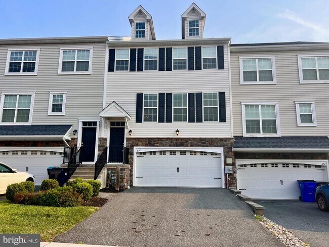 Building Photo - 654 Jacobsen Cir