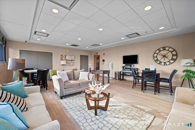 Building Photo - 127 Greyrock Pl