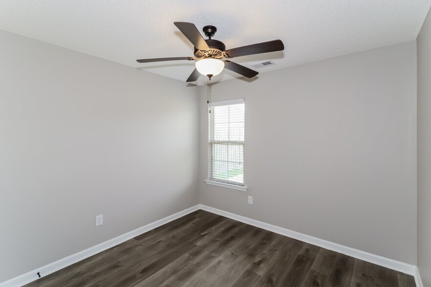 Building Photo - 9466 Darren Cir S