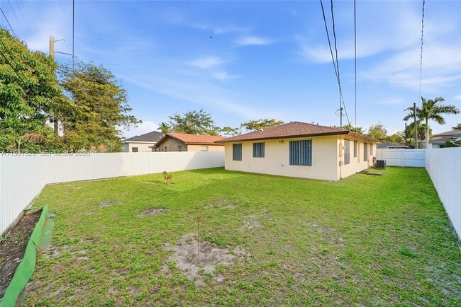 Building Photo - 2875 NW 9th Ct