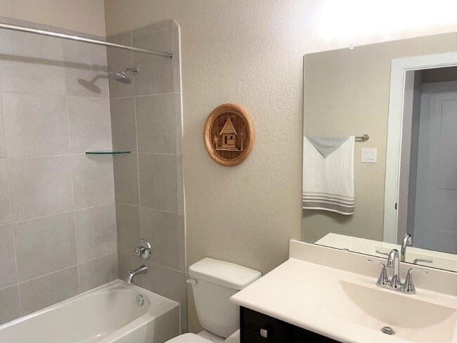 Building Photo - 8426 Bay Orchard Dr