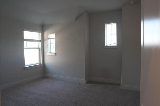 Building Photo - 3812 Mercer Rd