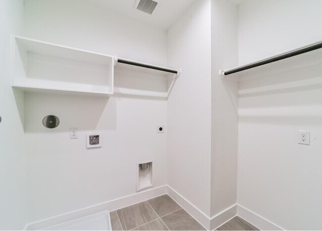 Building Photo - 1531 Crystal Stream Dr