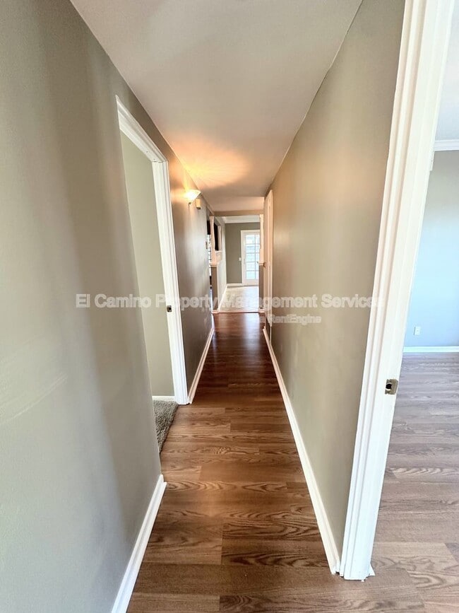 Building Photo - 750 Vinemead Dr