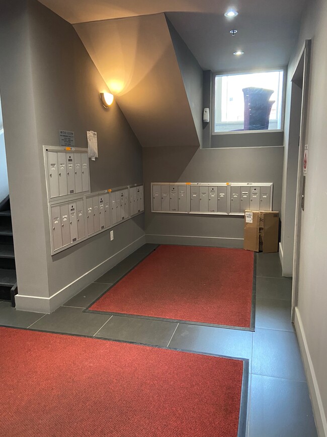 Building Photo - 407 56th St