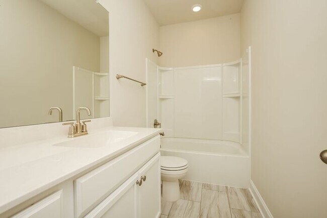 Building Photo - 2512 Elmcroft Ave