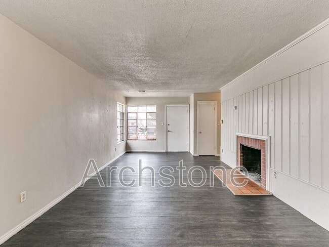 Building Photo - 1308 Kinkaid Dr