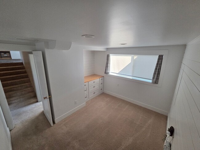 Building Photo - 3Bedroom, 2.5 Bath Mid Century Modern Home...