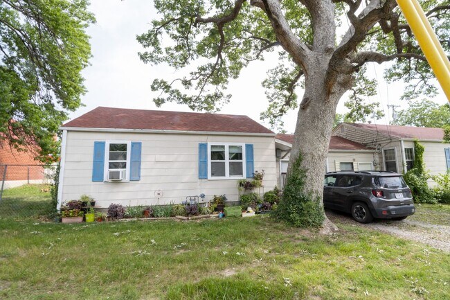 Building Photo - 1101 N Garth Ave