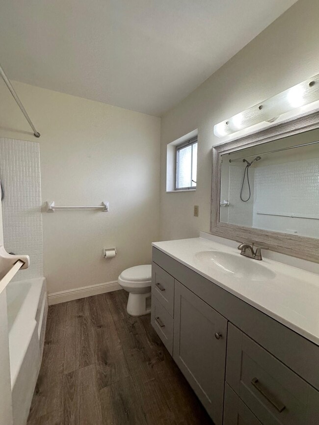 Building Photo - 2966 Ashley Dr E