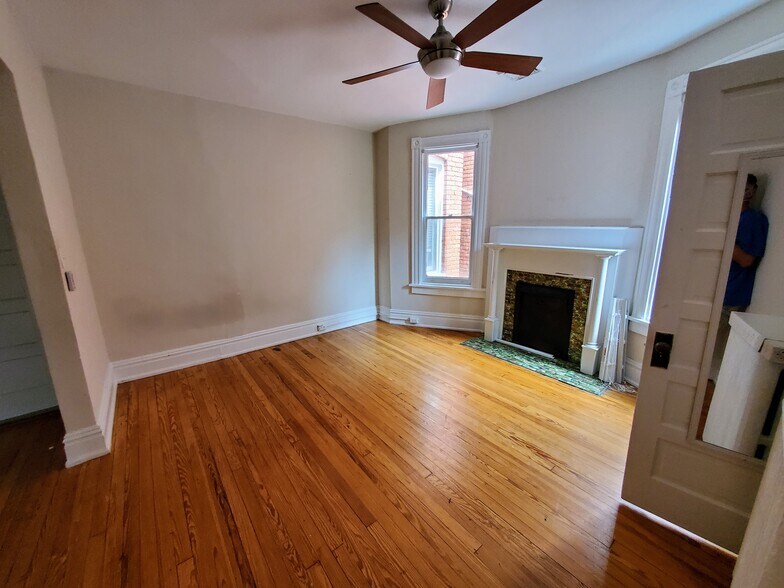 Building Photo - 2111 Hanover Ave