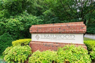 Building Photo - Spacious 3 Bedroom Condo- Close to NCSU and Downtown Raleigh! Available Now!
