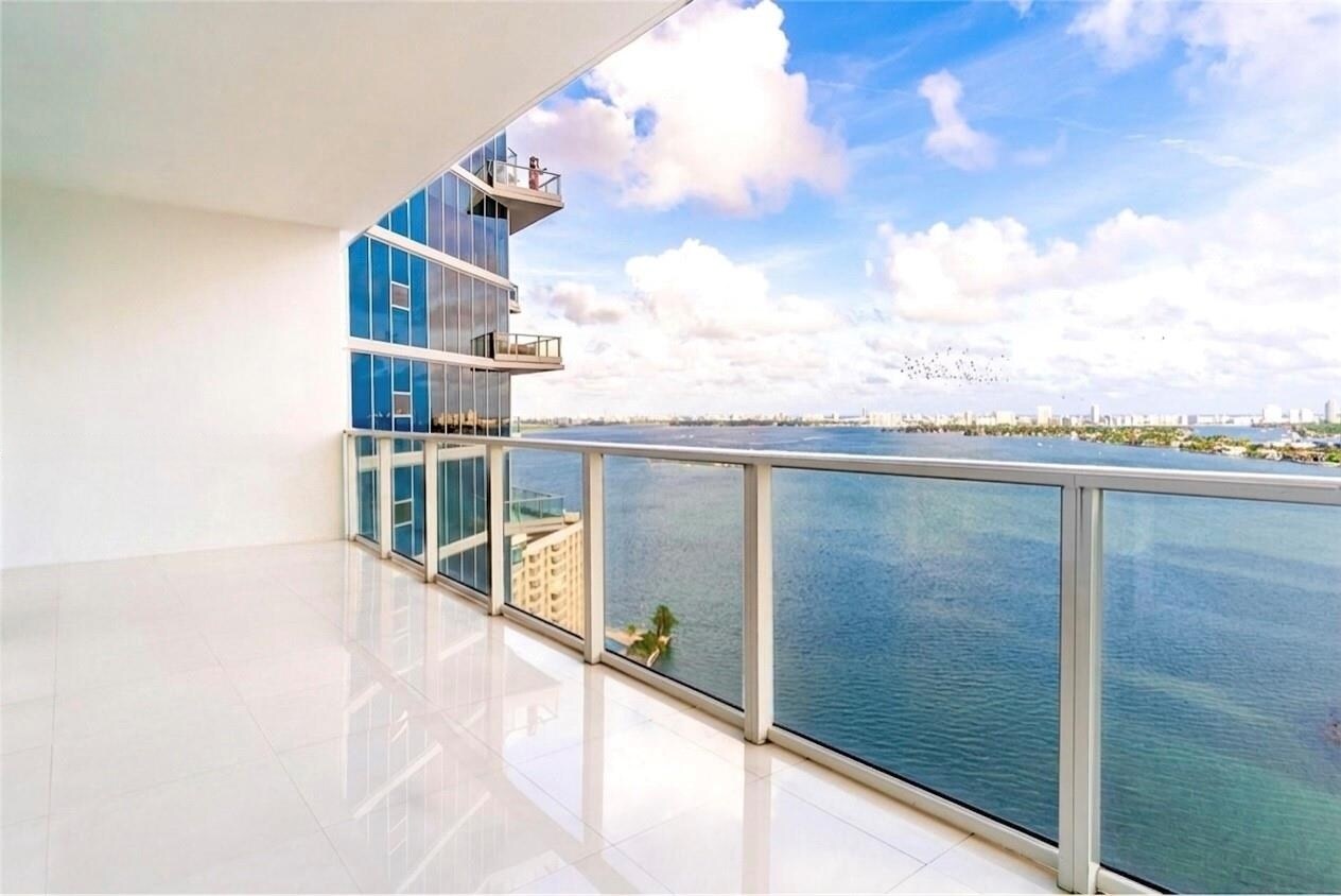Building Photo - 2020 N Bayshore Dr
