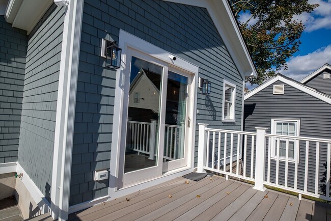 Building Photo - 93 Grove St