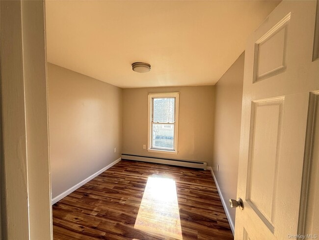 Building Photo - 610 Laurelton Blvd