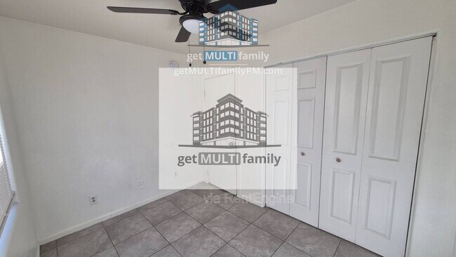 Building Photo - 3006 E Granada Rd