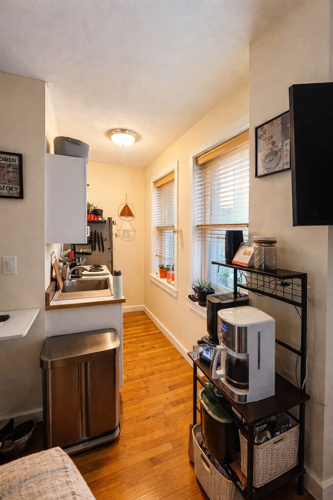 Building Photo - 108 Myrtle St